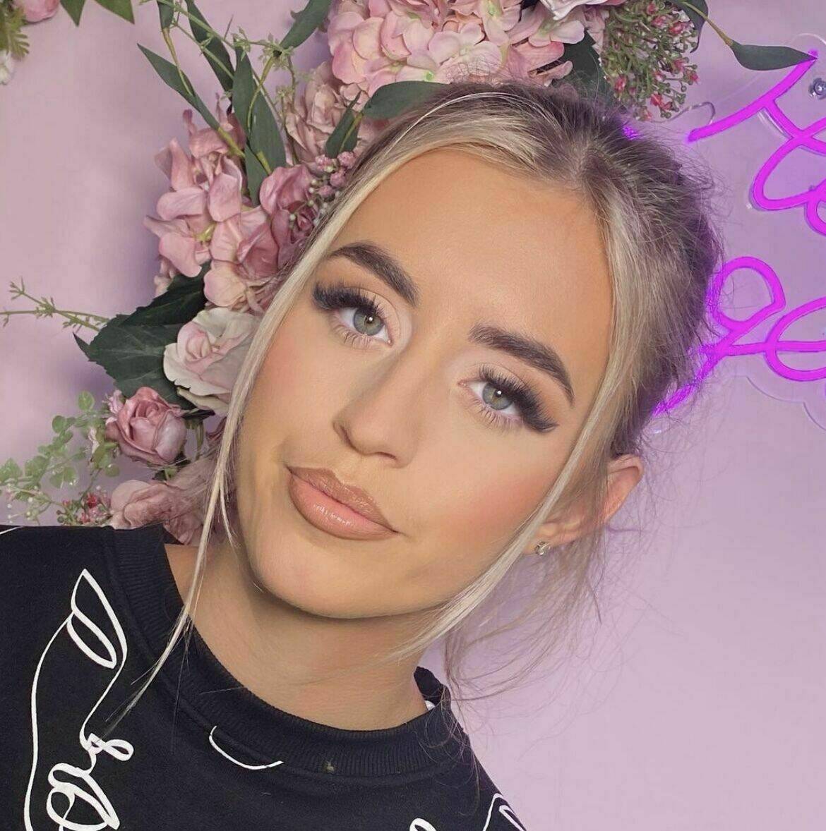 By Luci/Pretty Little Beauty