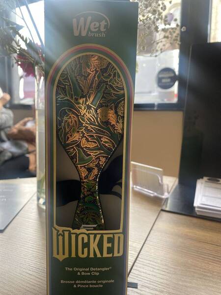 Wicked Wet Brush with bow clip