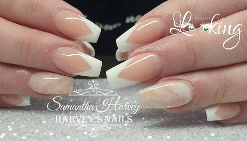 Alternative French 'V' with marble accent finger