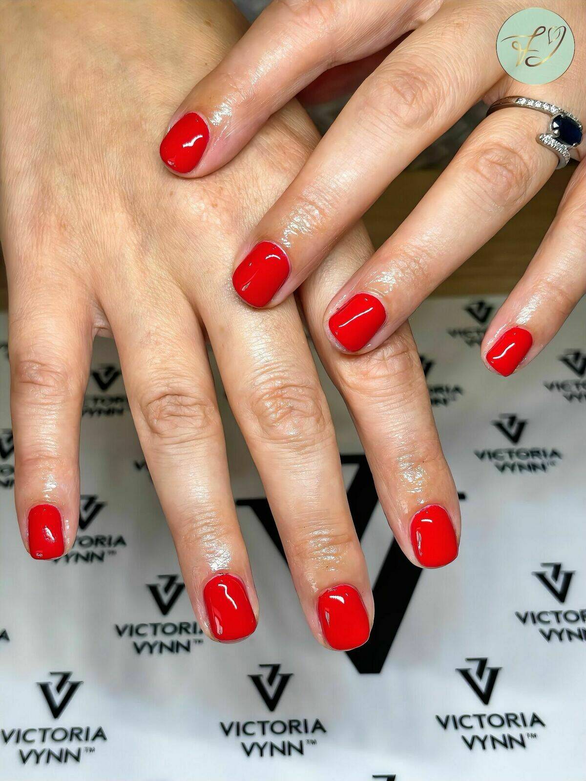 Semi-permanent mains dans un magnifique rouge éclatant ❤️ By Jade 🤍