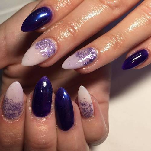 Nikii is happy. Nikii has nails again. Wish I were Nikii.. 