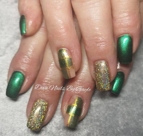 Supercharged holographic tartan nails 
