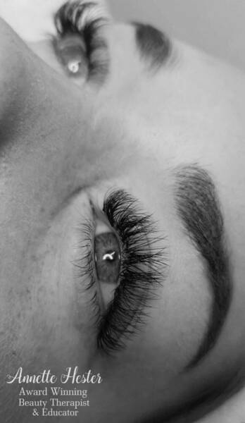 Russian Volume Lash Extensions 