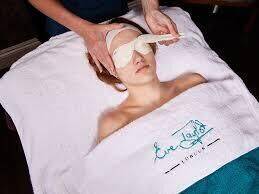 Revitalising eye mask 