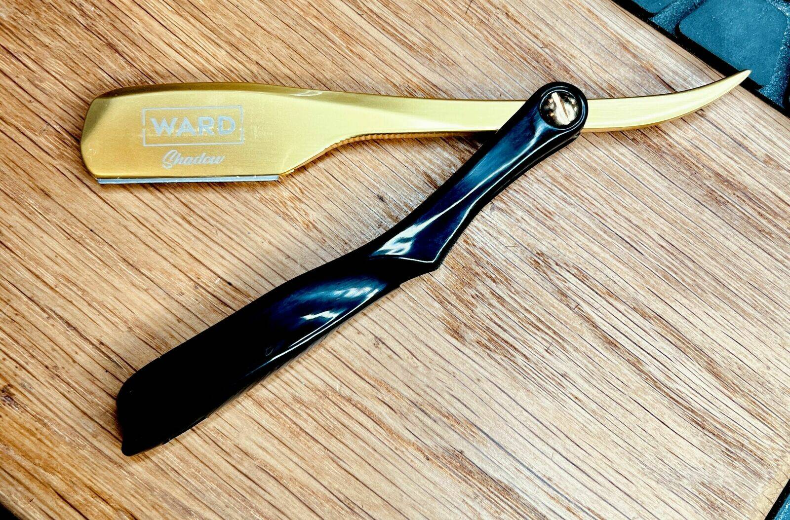 Ward Shadow Cut Throat Razor (Black & Gold) 