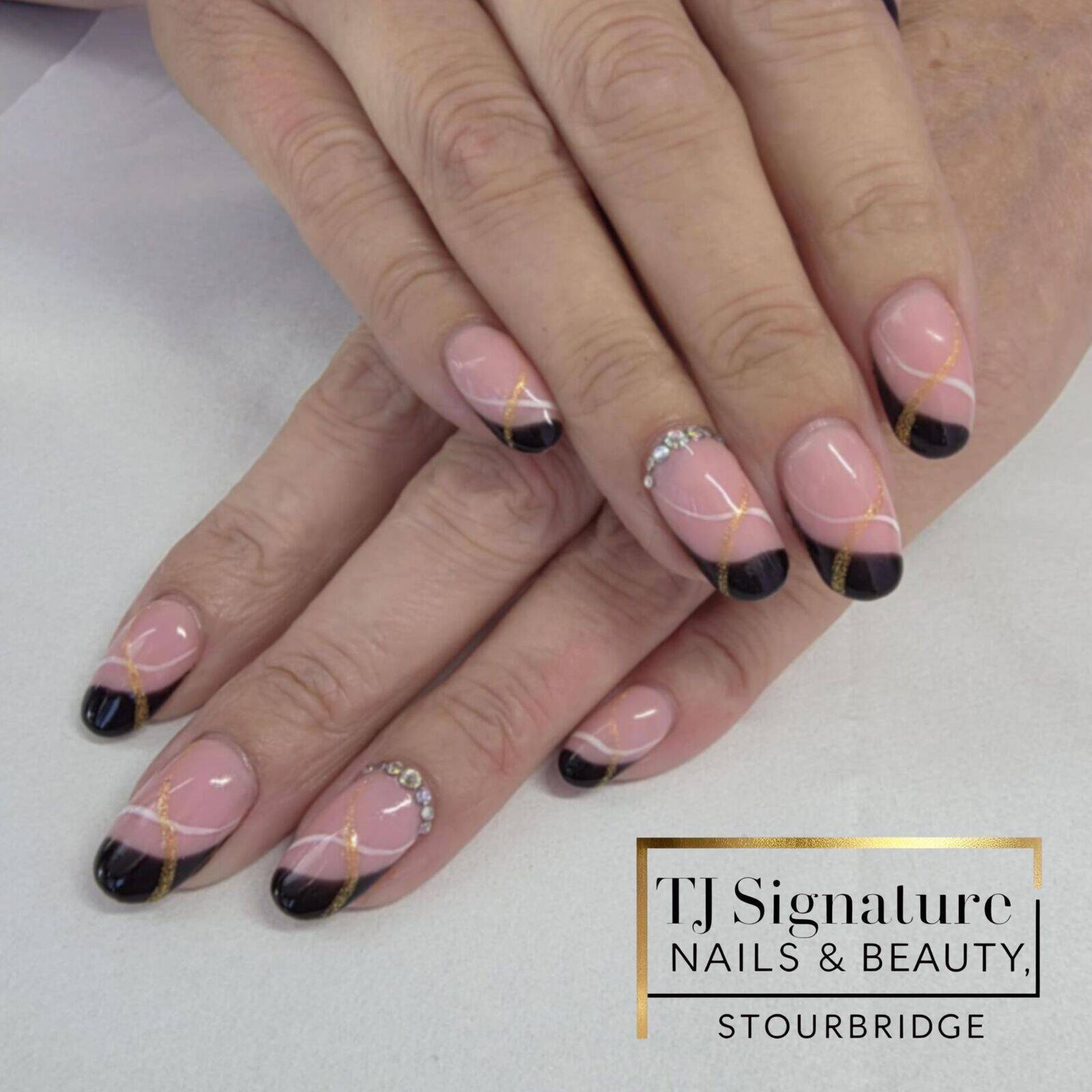 ✨ 8 days of wear ✨ Forgot to snap these on the day, but caught them when my client returned – a black-and-gold set, graceful and fitting as she said goodbye to her father.