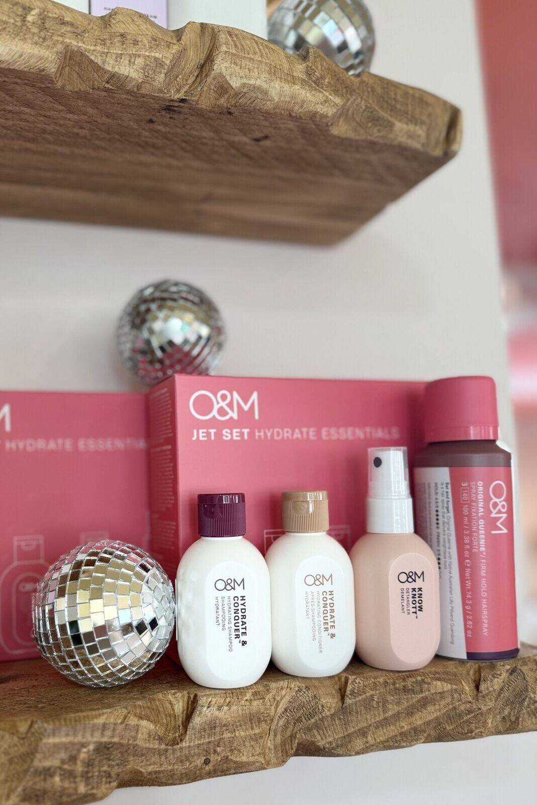 Jet set hydrate essentials gift set