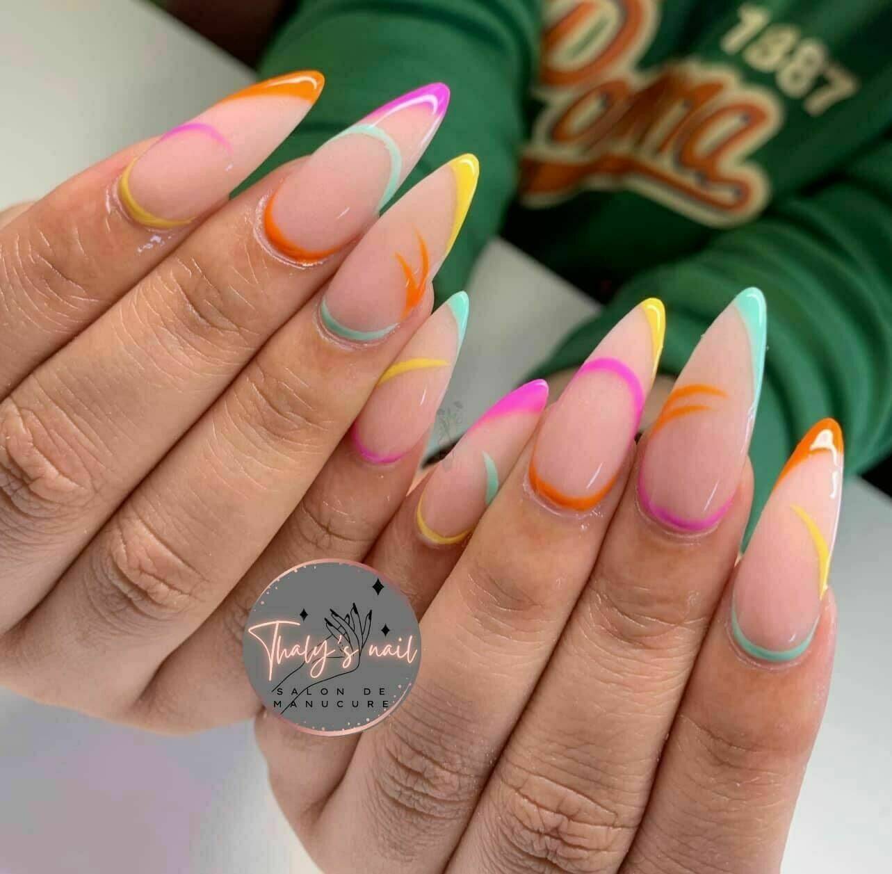 Extension gel et déco demi french coloré 