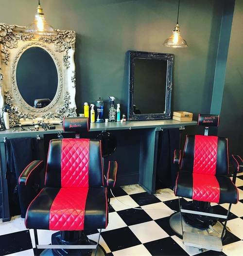 New colour #goneovertothedarkside #barbershop #barbershopconnet #clippers #britishbarber #barberlife #hernebay #britishbarber #goldmirror #vintagebelmont #barber #barbersofinstagram