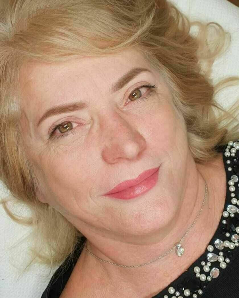 Abgeheilte Augenbrauen und Lippen 