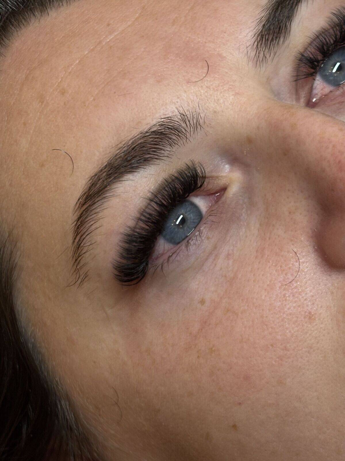 Volume lashes