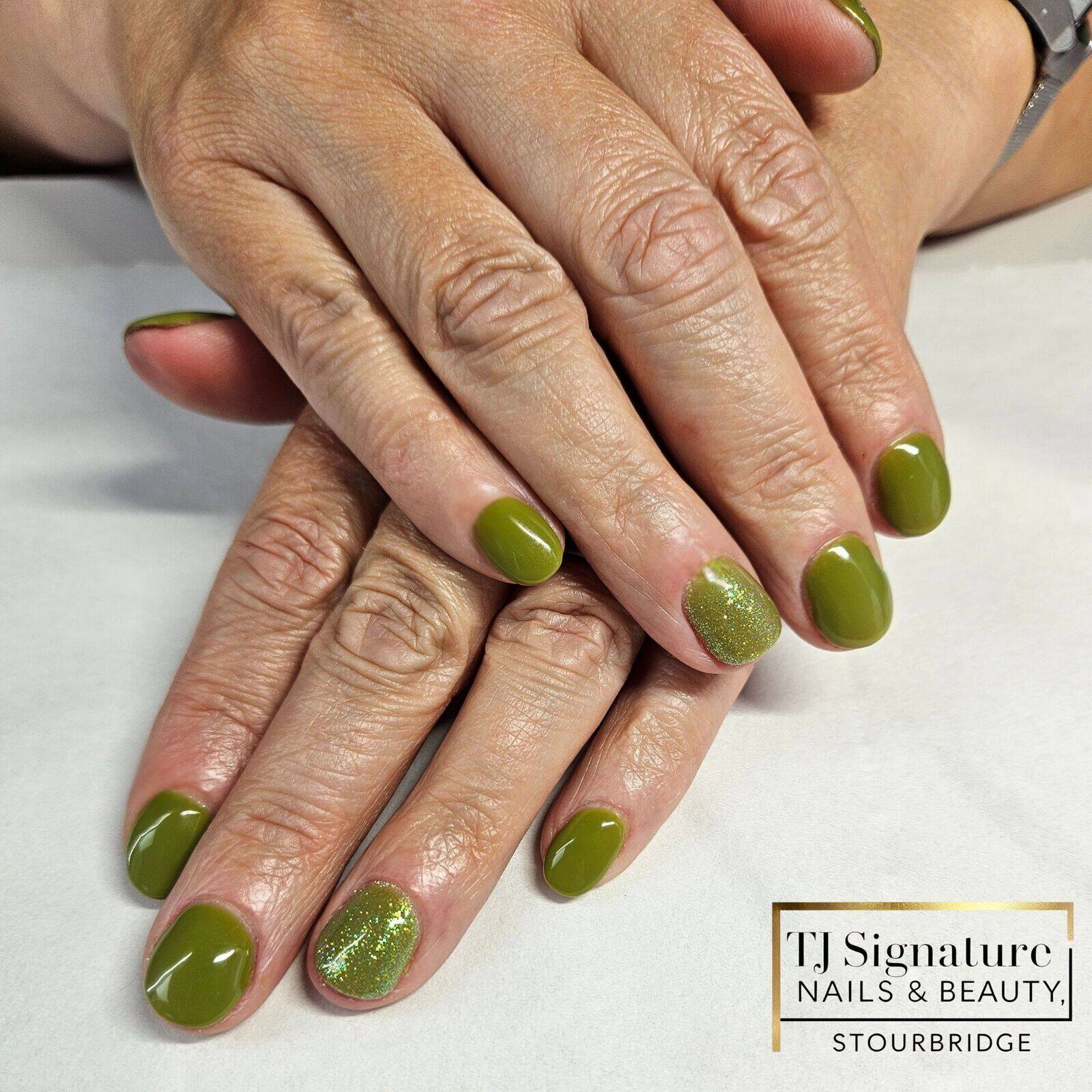 Glossy olive nails with a touch of autumn sparkle – elegant, seasonal, and perfectly finished.