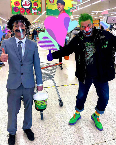 The Joker (aka Simon Foxen) helping Borat raise funds for Comic relief in Sainsbury’s 😃👍😃