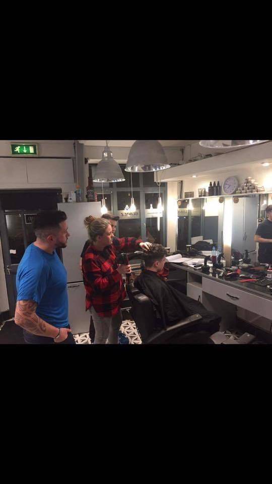 Bladez barbers academy are now enrolling for our Feb course !!!!  For more information ring our educator on 0214277500 or threw Facebook 
Limited places available so don't miss out ✂️✂️