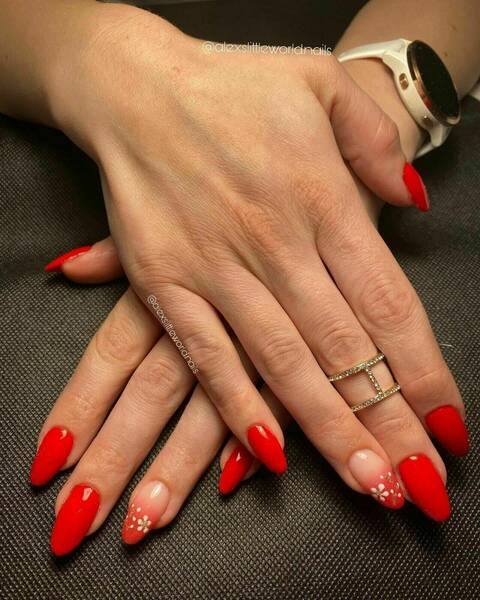 Red Nails, Babycolor & Nailart fleuri