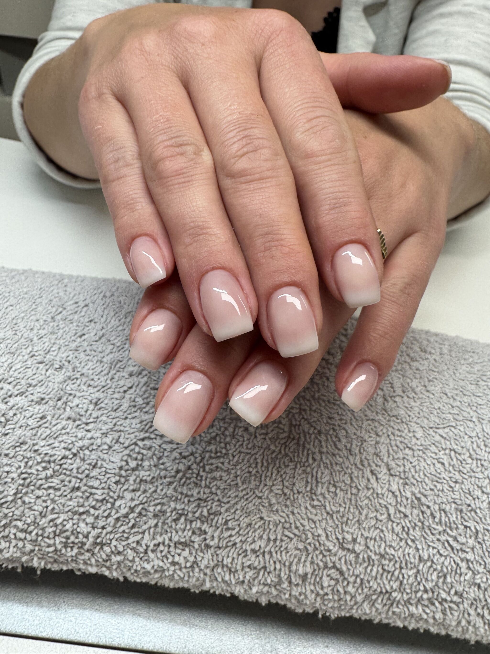 Russische Maniküre mit Gellack 