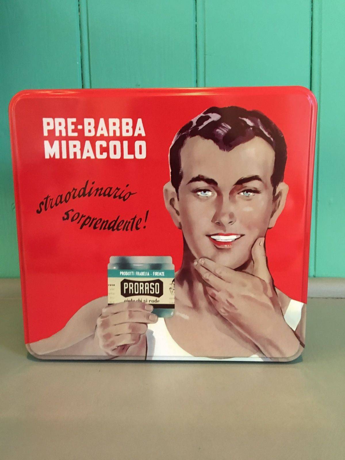 Eucalypus oil and menthol (green) gift tin