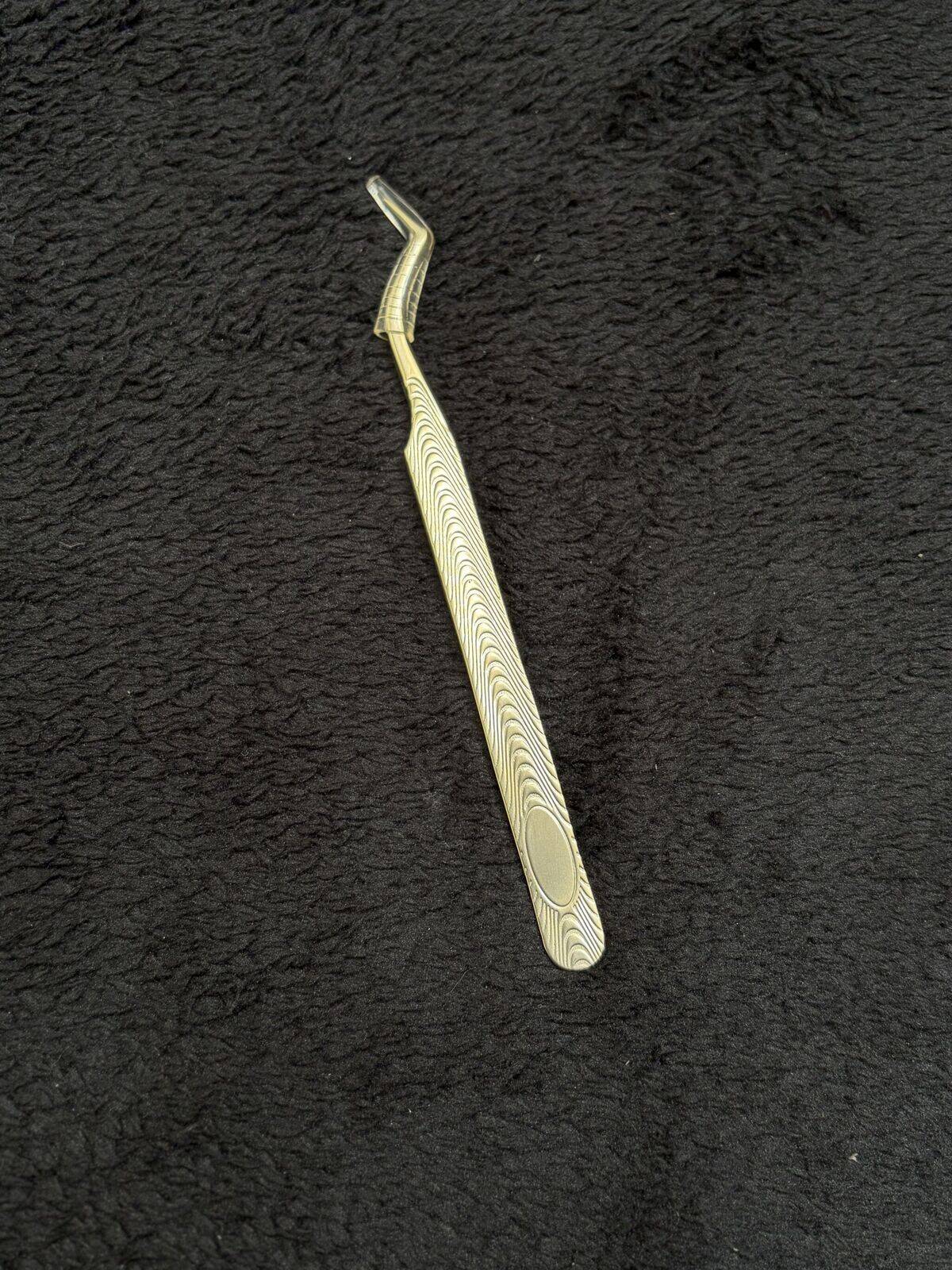 Pince à extensions de cils doré 