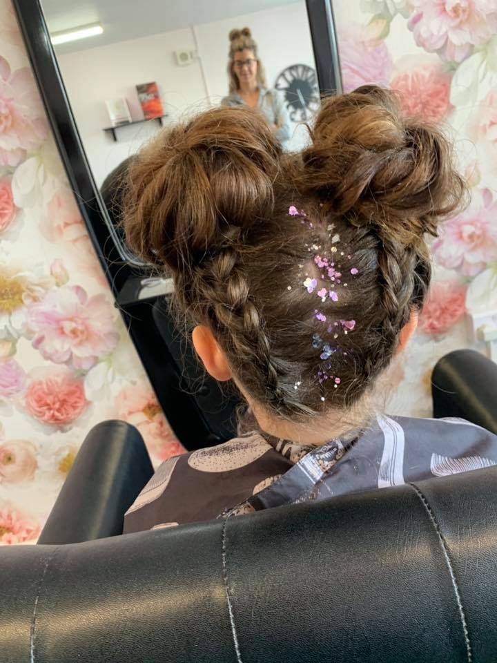 Amelia looking super cute with her birthday hair today! Enjoy ur party 🥳 