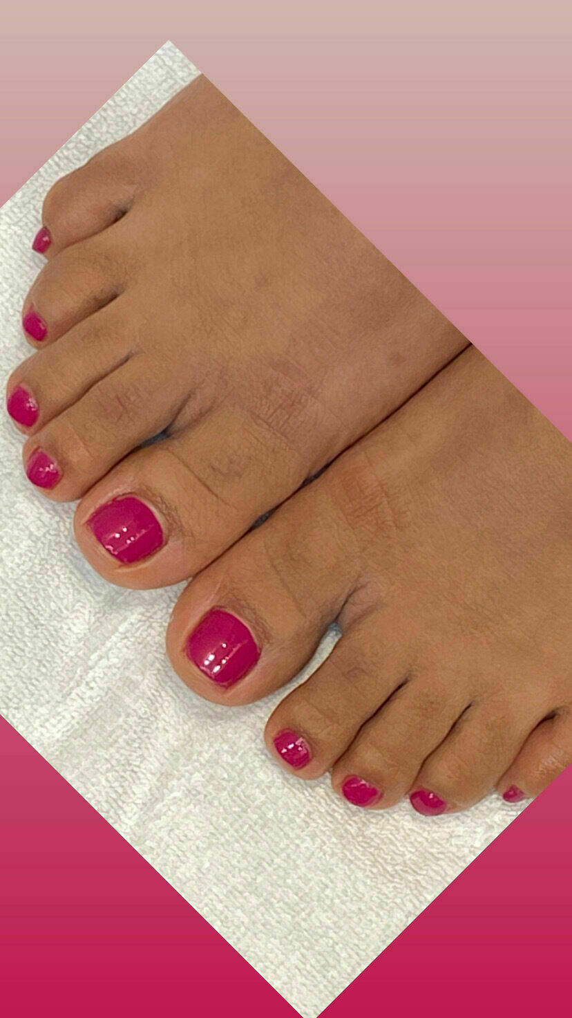 Gel pedicure 