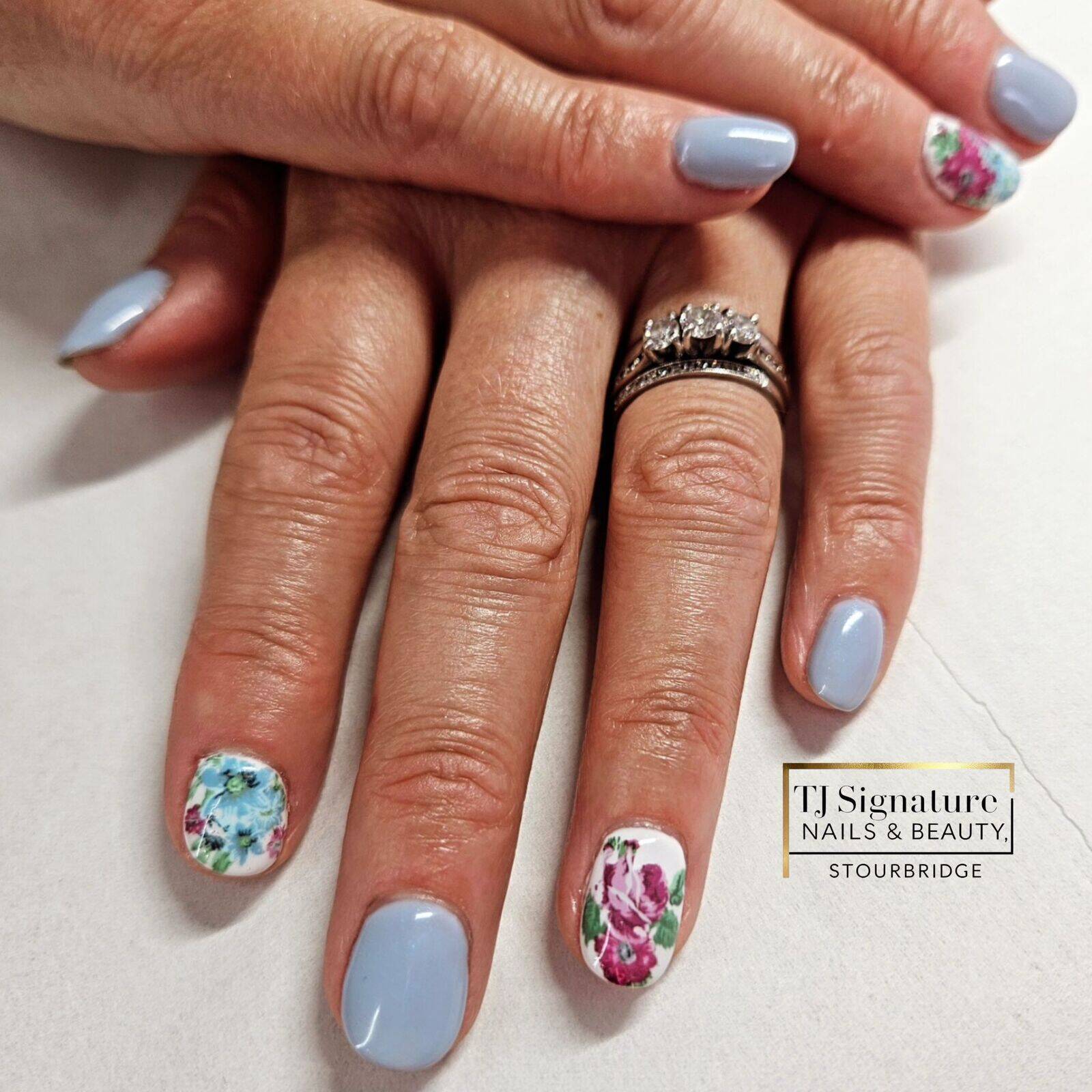 Embrace the elegance of floral designs that add a touch of nature's charm to your nails! 🪷 Using Gelish 'sweet morning breeze'