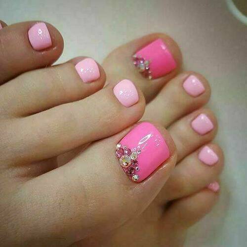 pedicures and gel polish toes