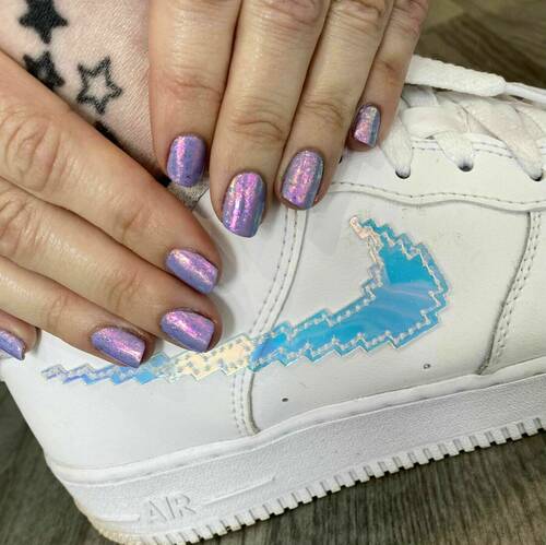 When your nails have the same vibe as your kicks! 