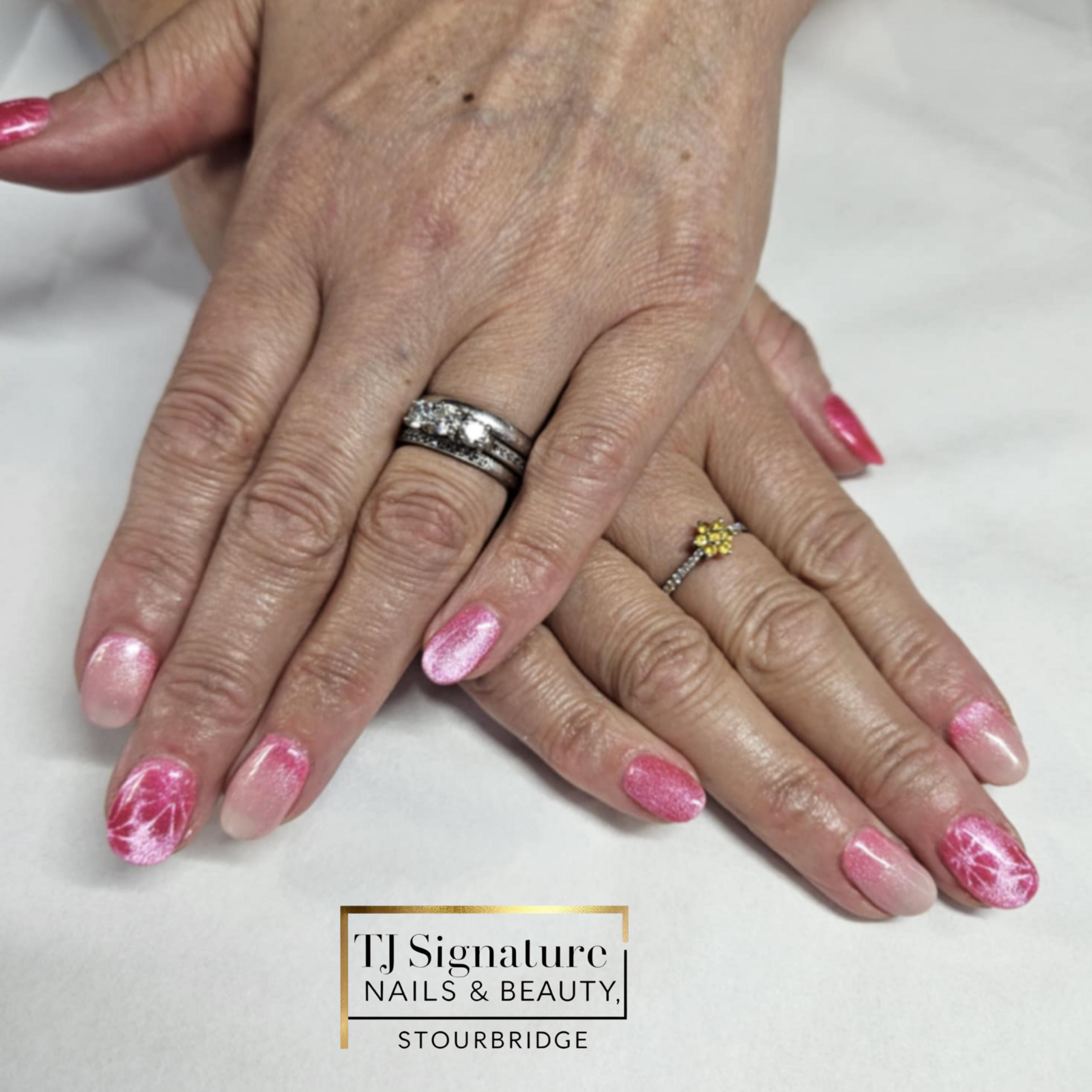 How gorgeous are these cat eye nails over builder gel! 