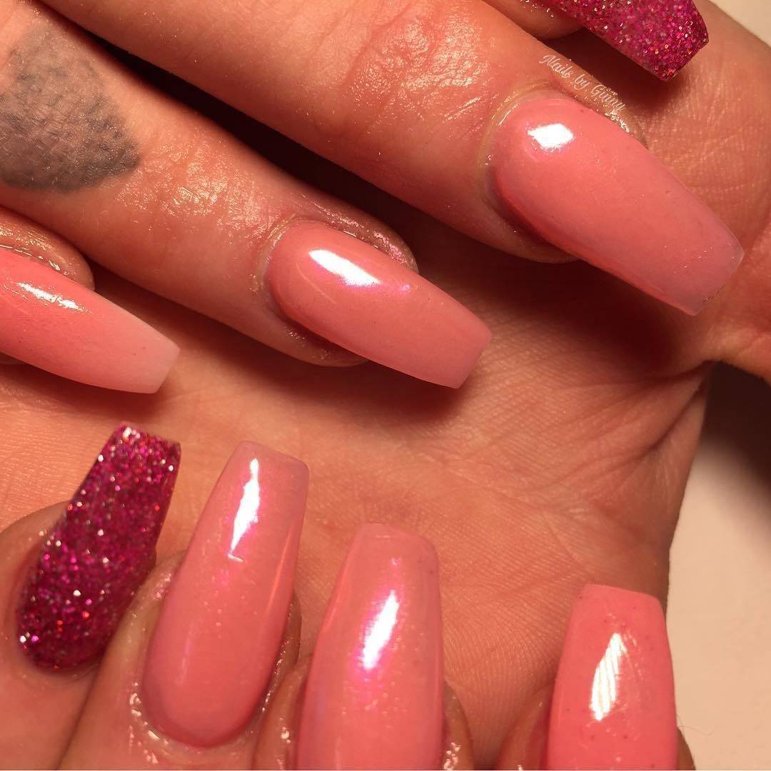 When ya gal loves pink and wears them long  happy Friday everyone!  ‍♀️ #shiningclaws #nailsaddict #nails #beautytherapist #acylicnails #nailsofinstagram #naildesigns