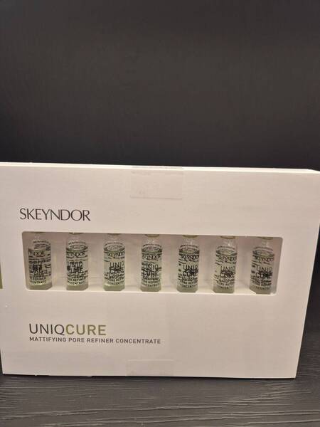 Uniqcare Mattifying Pore Refiner