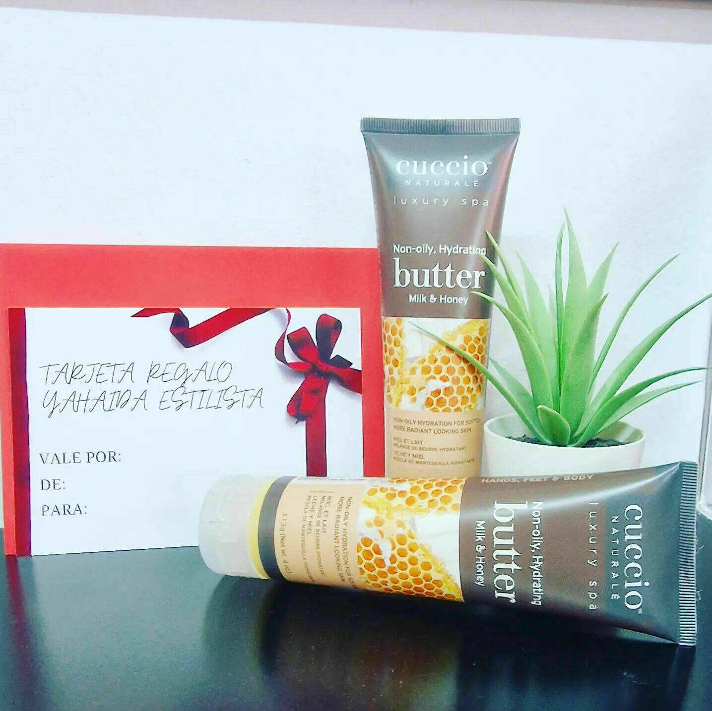 Crema de manos de leche y miel natural. 