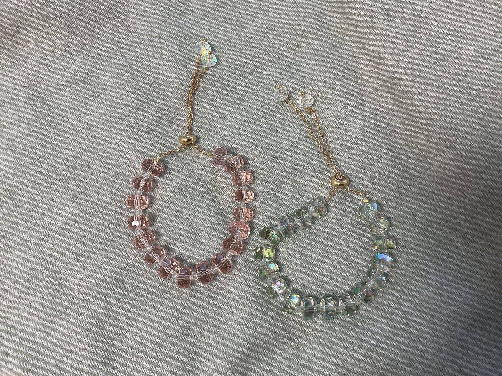 Bracelet perle de verre fermoir or vert ou rose 