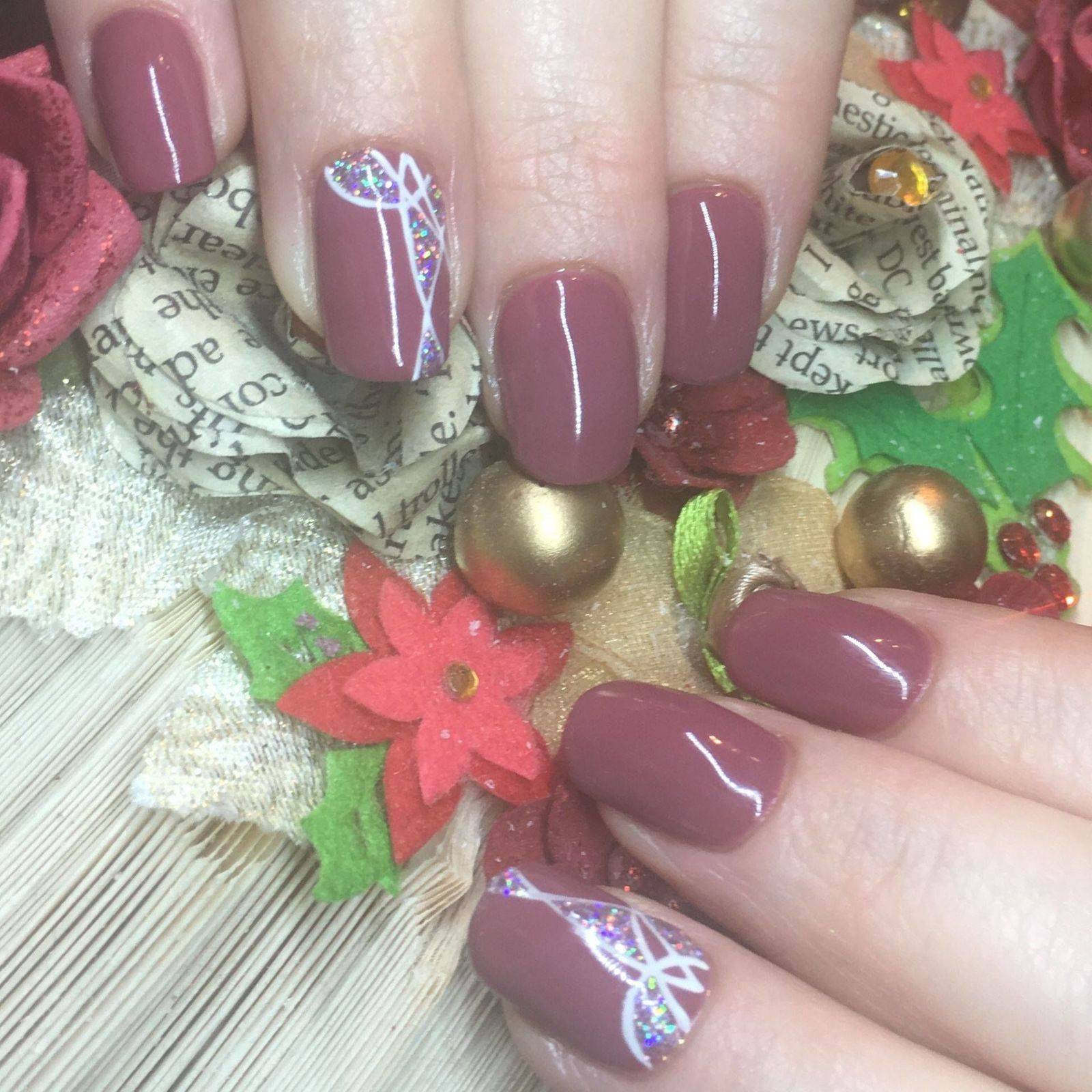 Oooh I love these nails. How about you? Using @semilac red nude with white and glitter accents