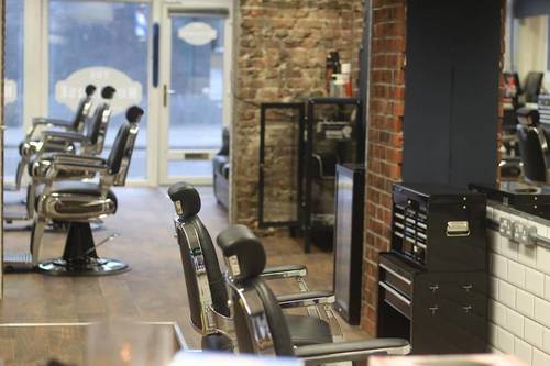 Calm before the storm. This was this morning before the madness. #barbershop #barbers #gravesent #fullybooked #thenuthousebarbershop #antcherrybarber #fade #barberchair