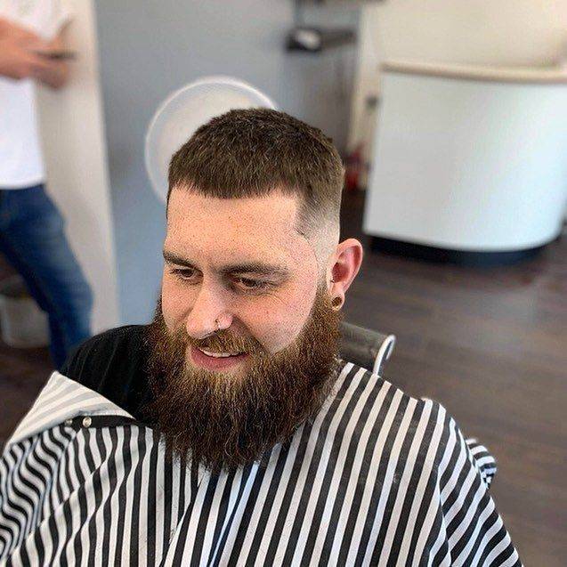 My last cut of last week was our very own Benny, aka the bearded man, aka rick Ross!!
Have a great week...
Stayfresh
#jazzs #barbershop #northhykeham #itsjustdifferent #faded #crop #stayfresh