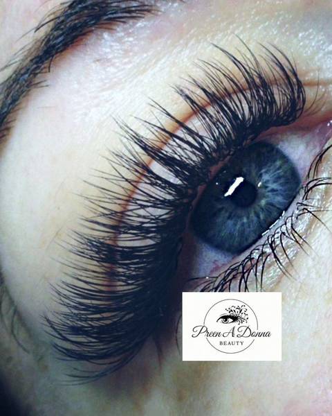 Who's getting excited for lashes again ❤️