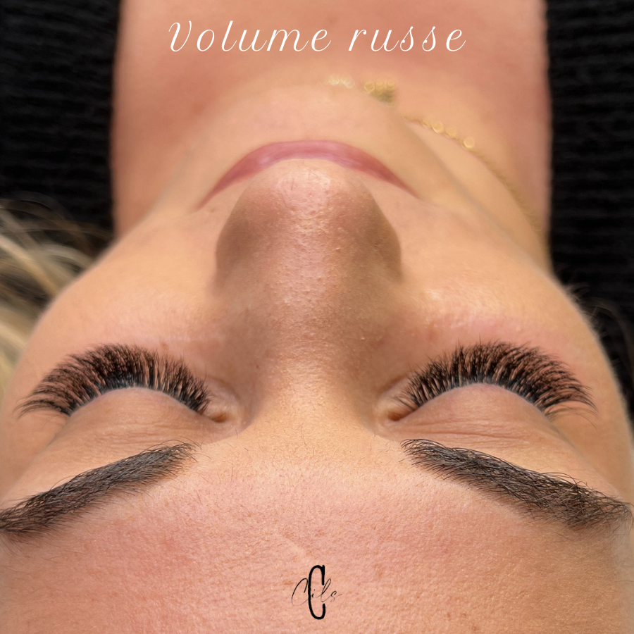 Volume russe: pose 100% modulable et personnalisable, elle s'adapte de A à Z à vos envies, votre personnalité et vos cils naturels