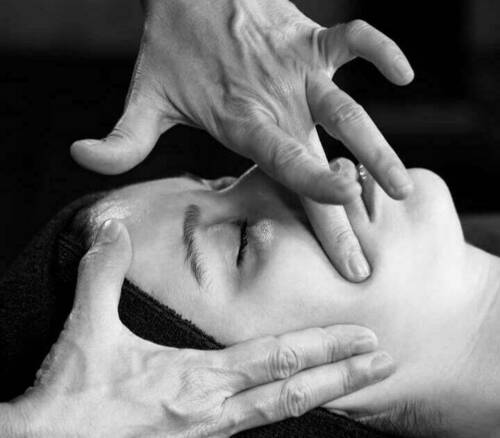 Massage facial japonais inspiré du Kobido
