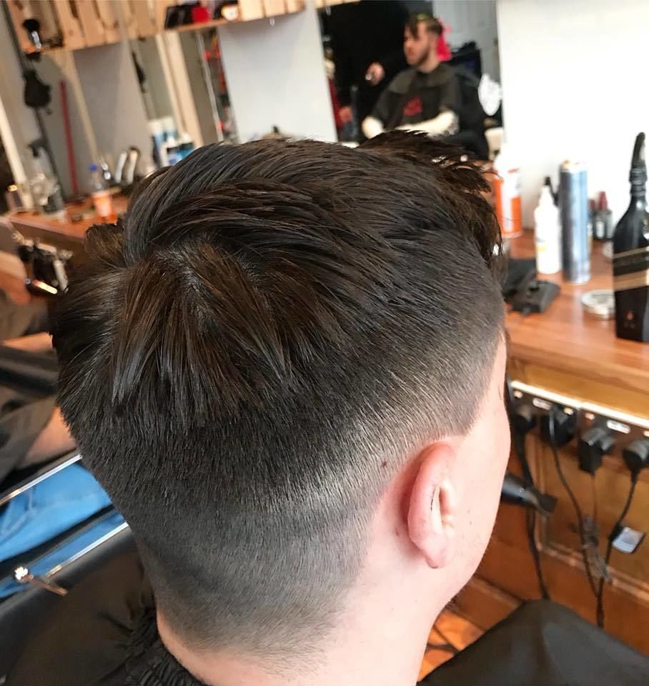 Only kings in here!! At Blackdog barbers we are saving those crowns! Shops open till 6. #blackdogbarbers #barbers #barberlife #crowns #fade #kings #onlykingsinhere