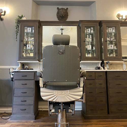 The chairs are in and we are ready! @remuklimited @rem_men @barber_furniture #barbershop #menshair #cardiff #barber #hair