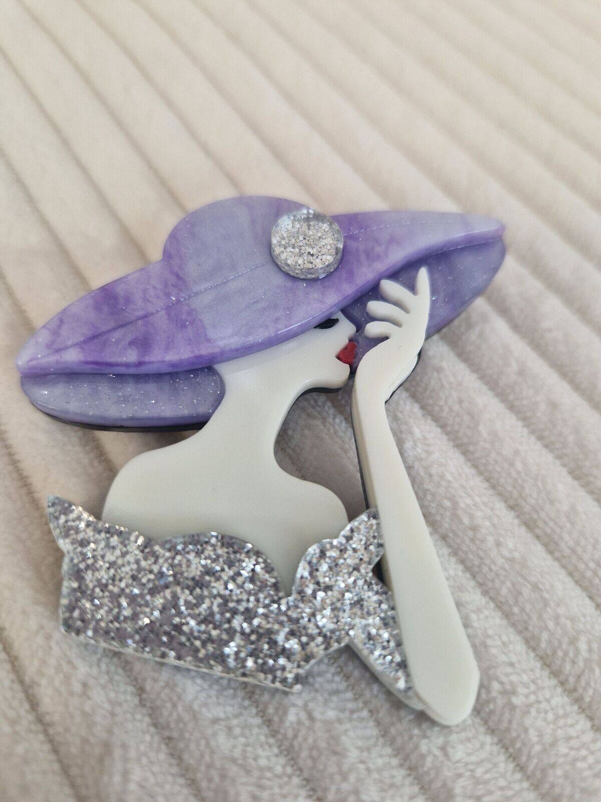 Broche Femme Chapeau violet