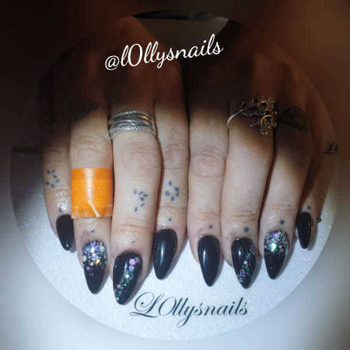 Black nails too sexyy 