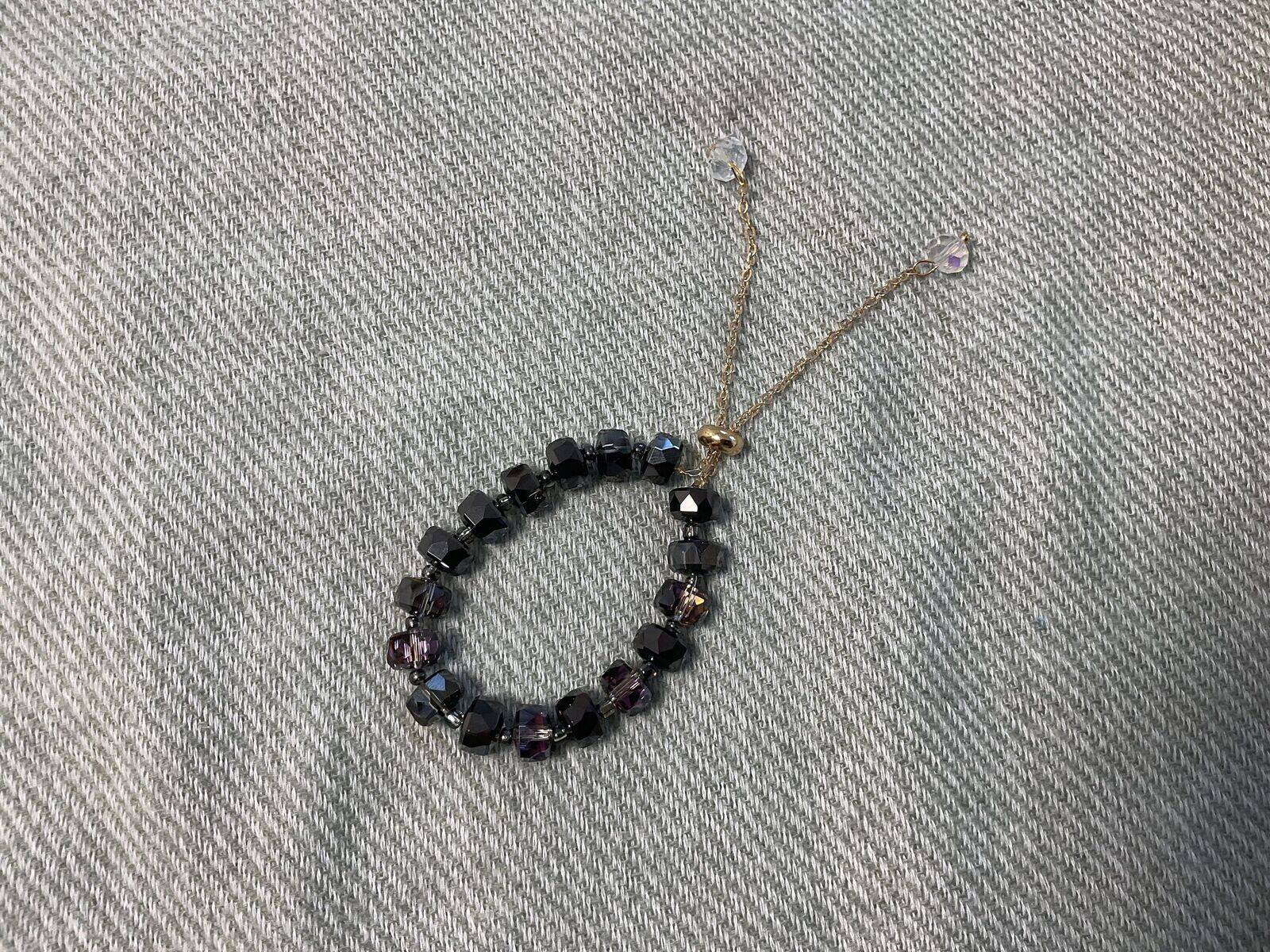 Bracelet en verre fermoir or violette 