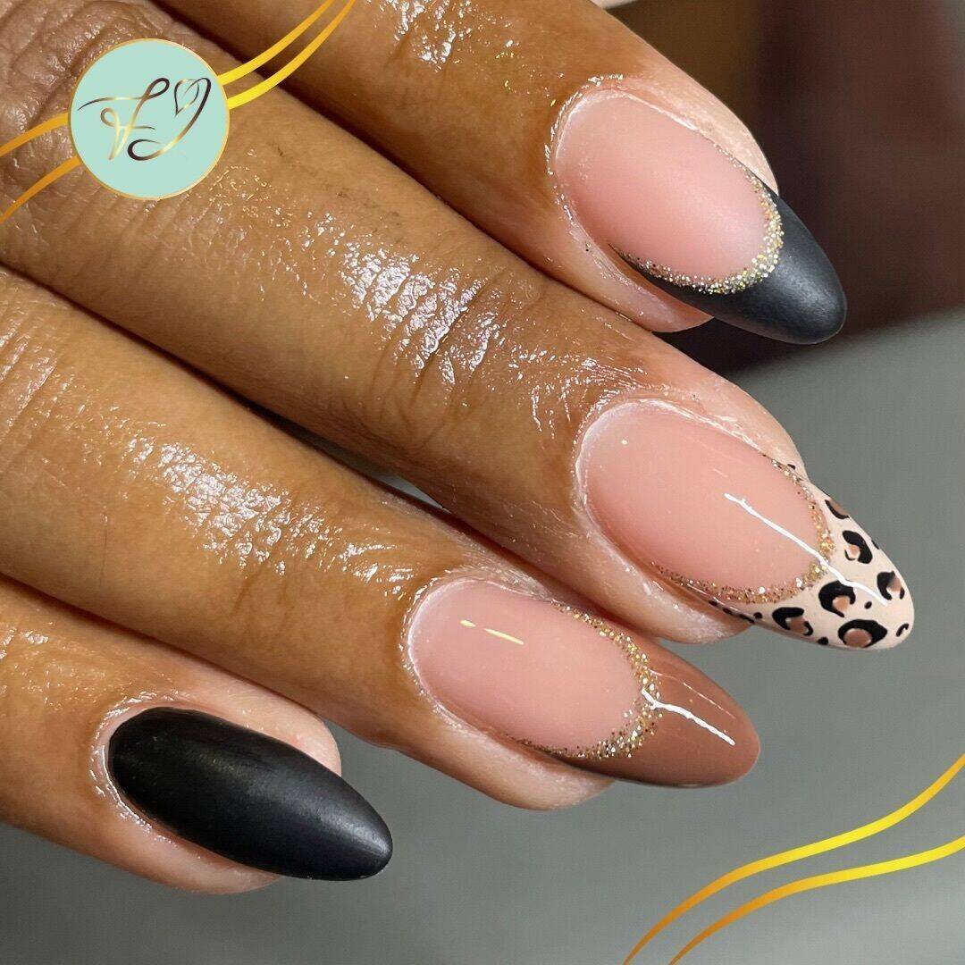 ✨ Magnifique pose réalisé par Joyce ! ✨ Avec son effet mat sphistiqué et son nail art léopard ultra-tendance 🐆