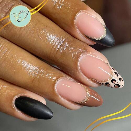 ✨ Magnifique pose réalisé par Joyce ! ✨ Avec son effet mat sphistiqué et son nail art léopard ultra-tendance 🐆