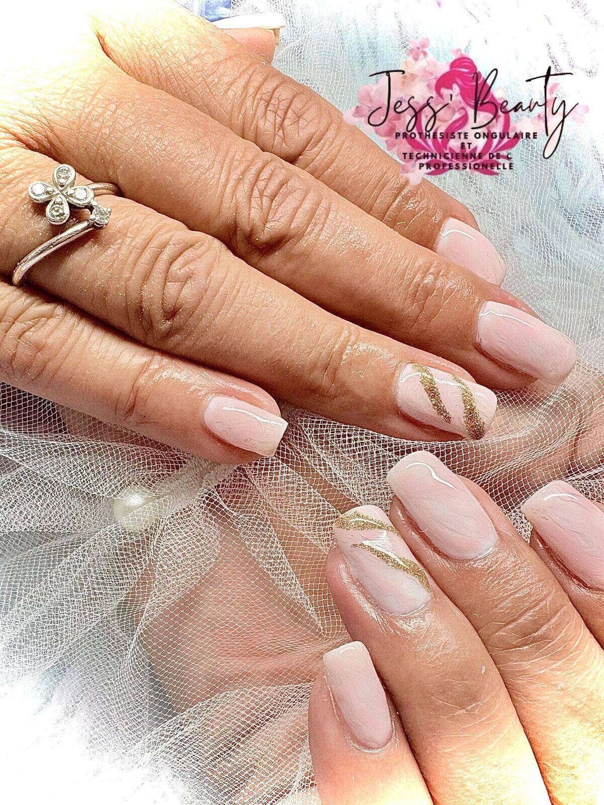 Vernis semi-permanent effet marbre