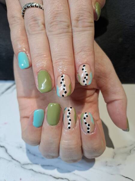 Abstract nails with green and blue combo