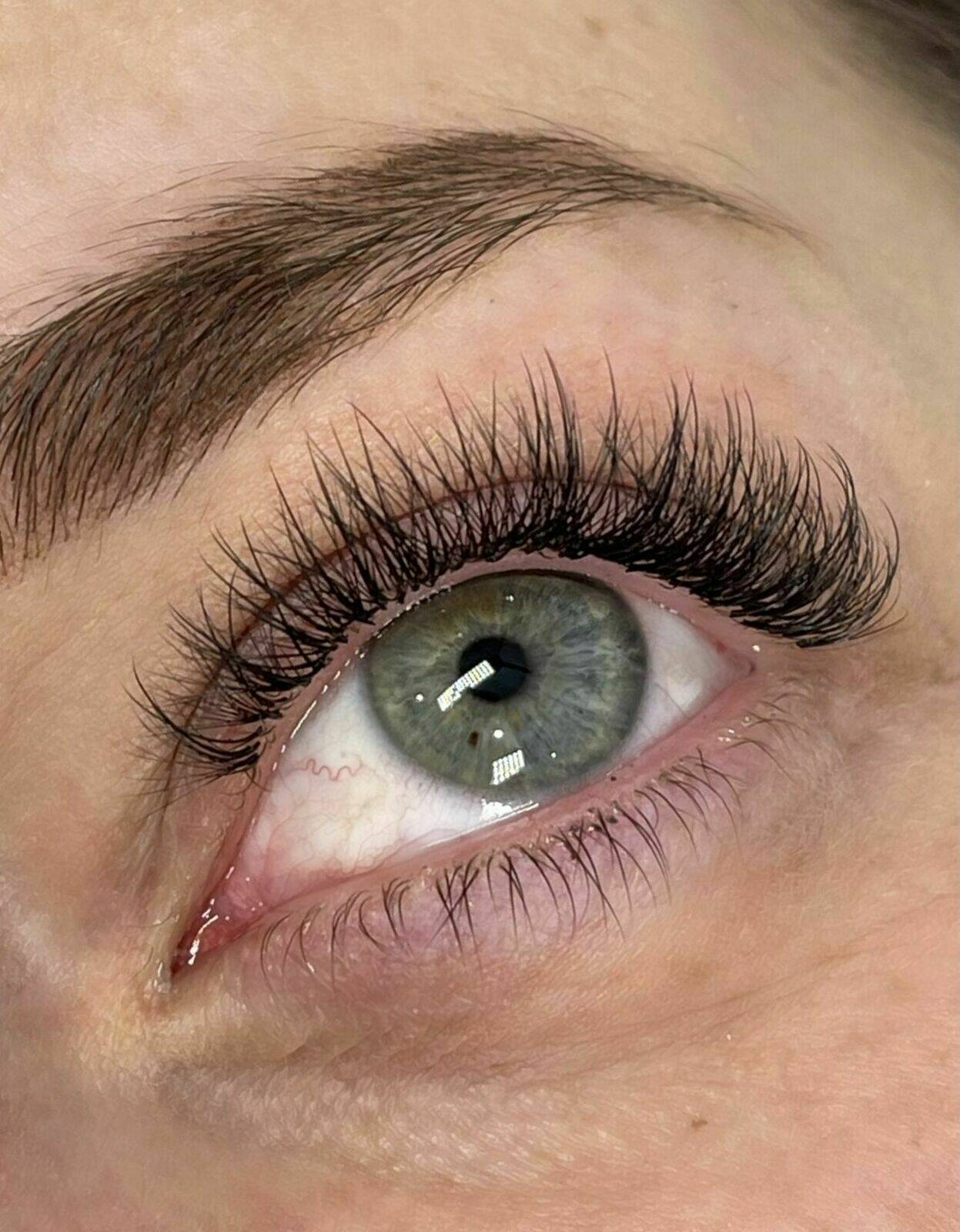 Hybrid Lashes