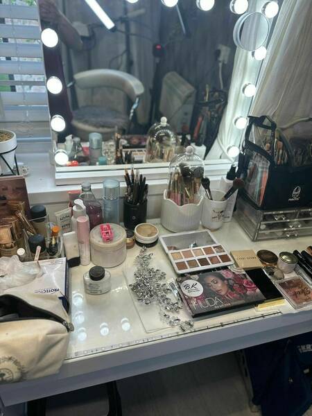 Make up station 