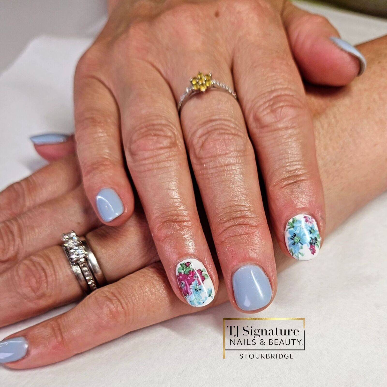 Embrace the elegance of floral designs that add a touch of nature's charm to your nails! 🪷 Using Gelish 'sweet morning breeze'